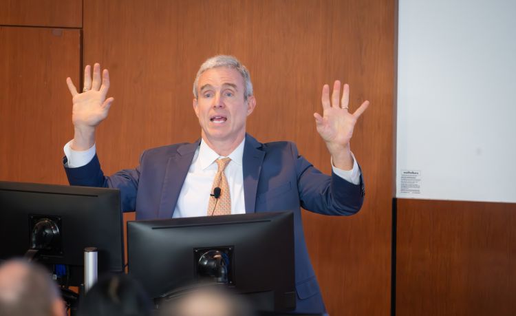 Dr. Wesley Ely gives a Grand Rounds presentation